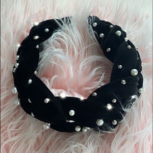 Statement Headband with pearls 🖤🤍